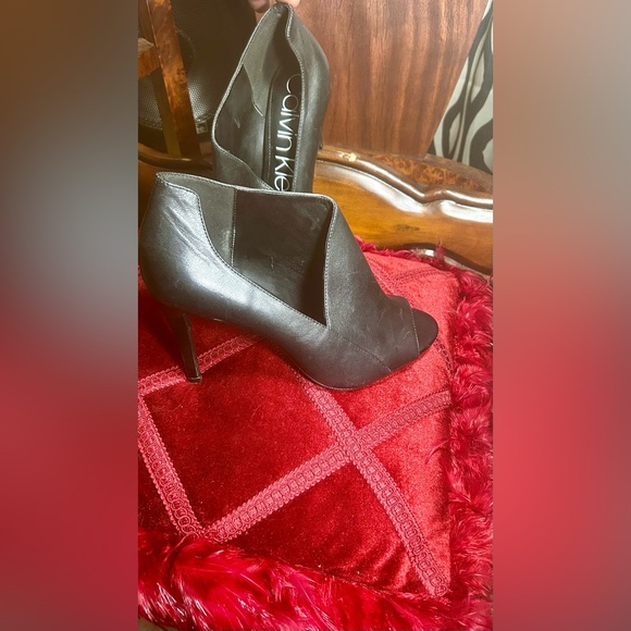 •SALE•Calvin Klein Nastassia Classic Black Leather Heel - Picture 2 of 8